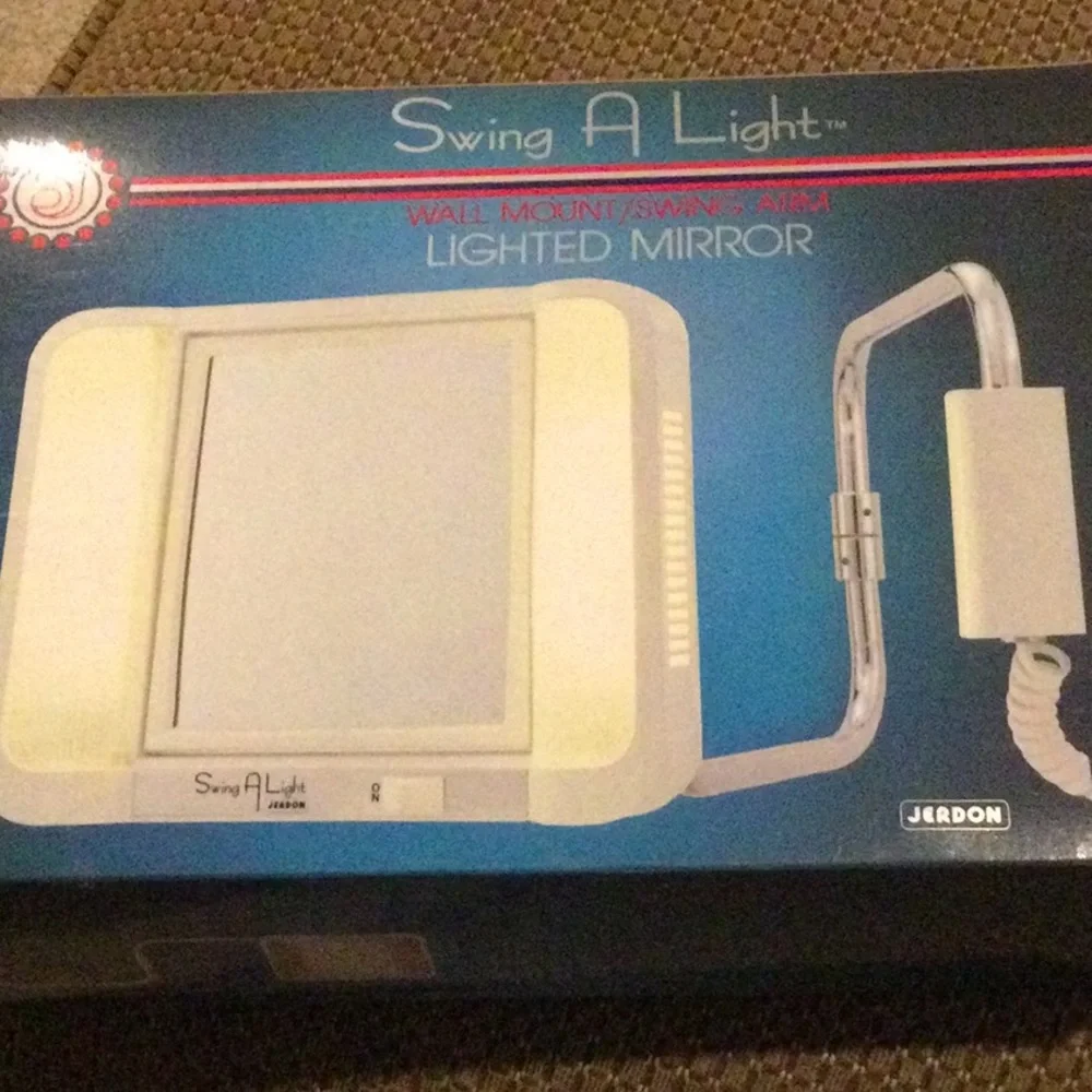 Swing a light lighted makeup mirror.